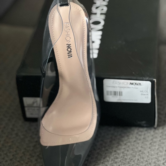 Fashion Nova clear pumps classy & elegant, heel is made of rings of rhinestones. - Picture 8 of 12